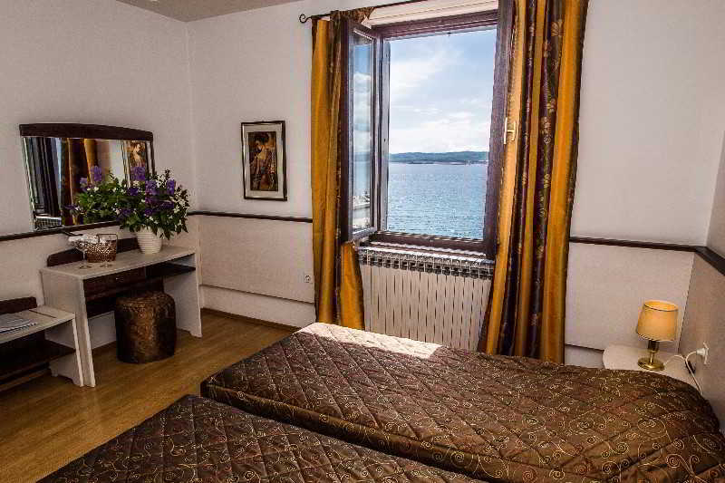 Hotel Kastel Цриквеница Экстерьер фото