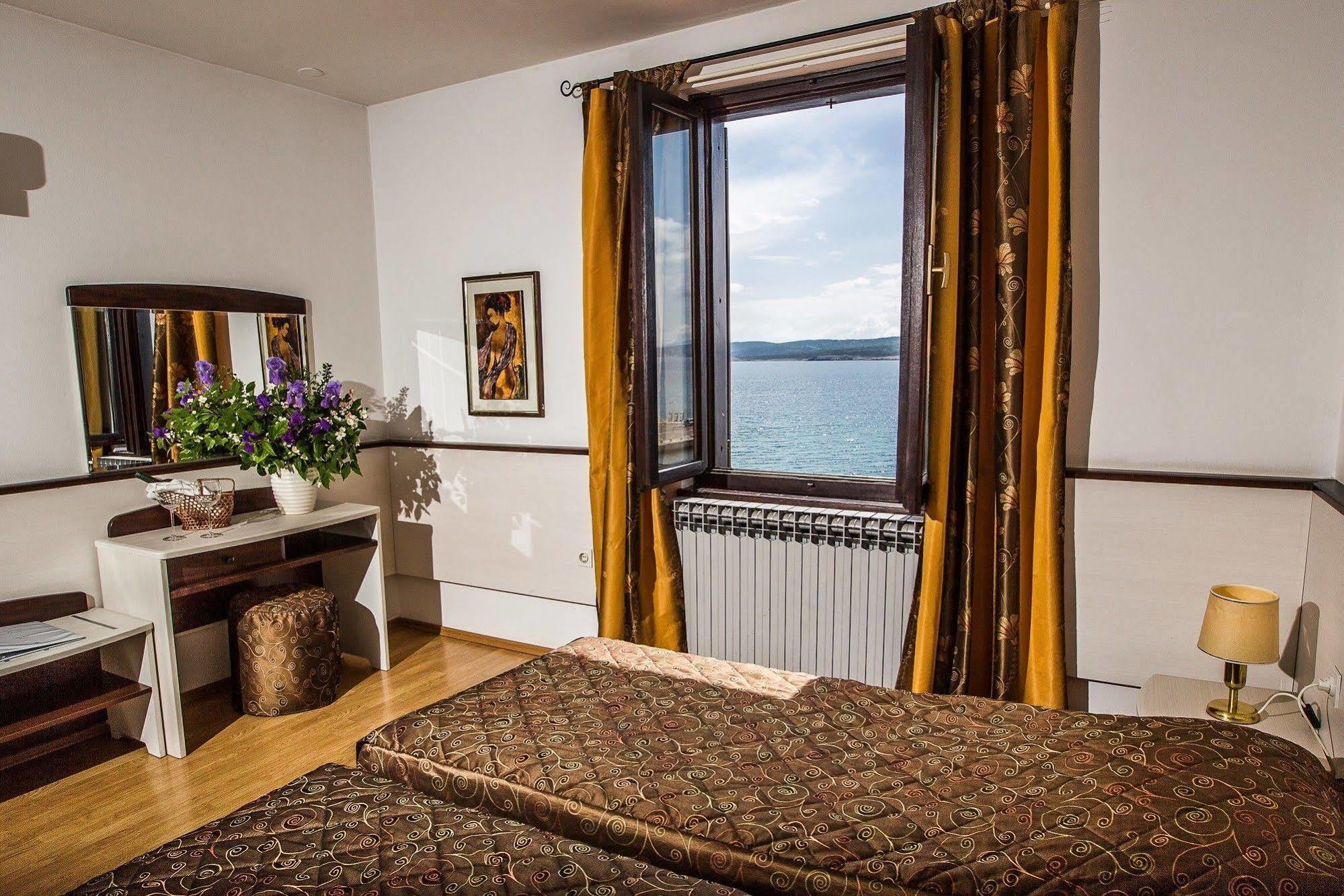 Hotel Kastel Цриквеница Экстерьер фото