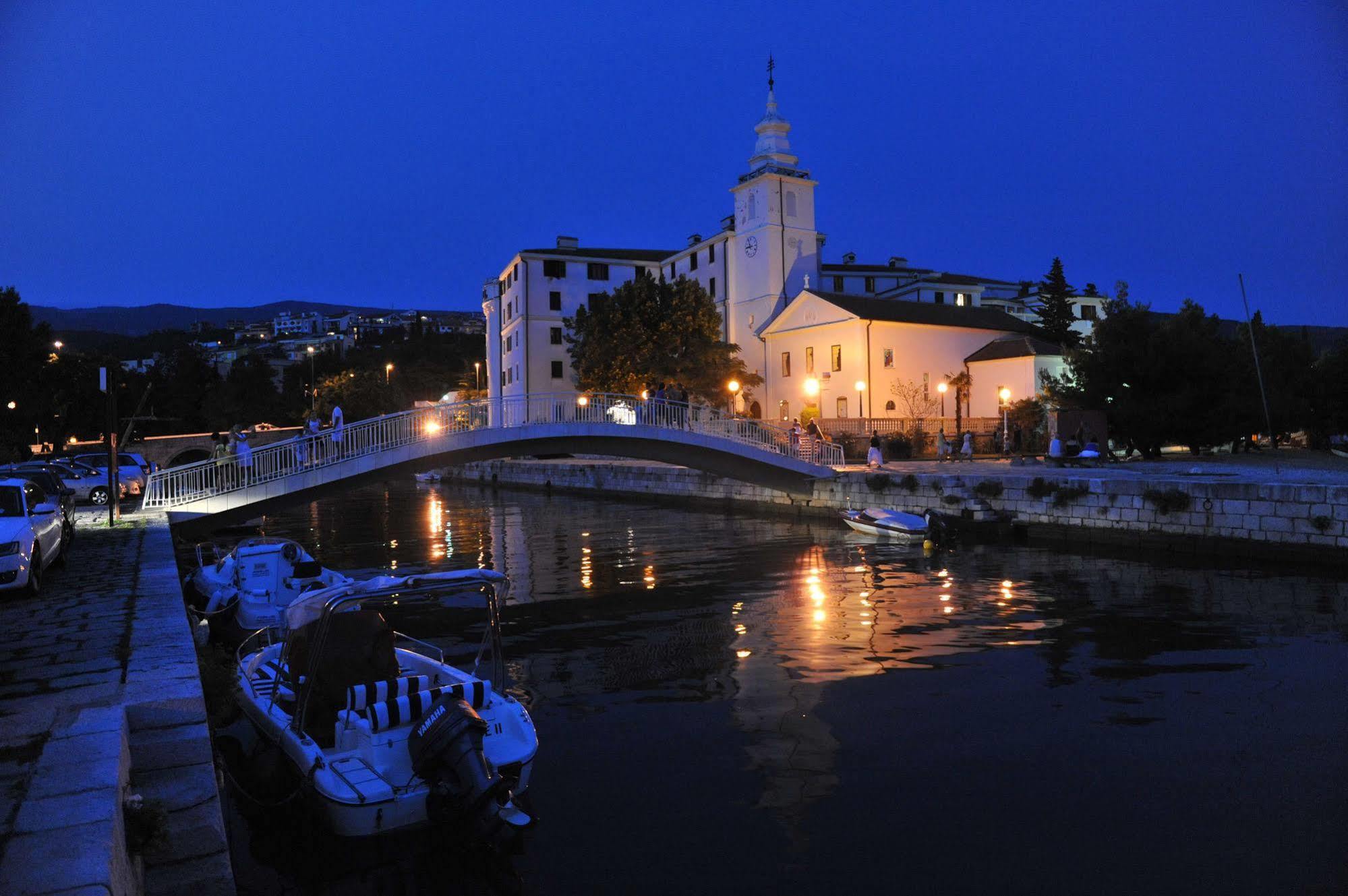 Hotel Kastel Цриквеница Экстерьер фото