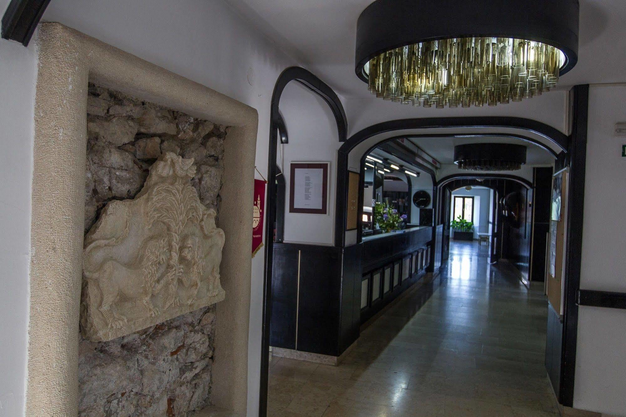 Hotel Kastel Цриквеница Экстерьер фото