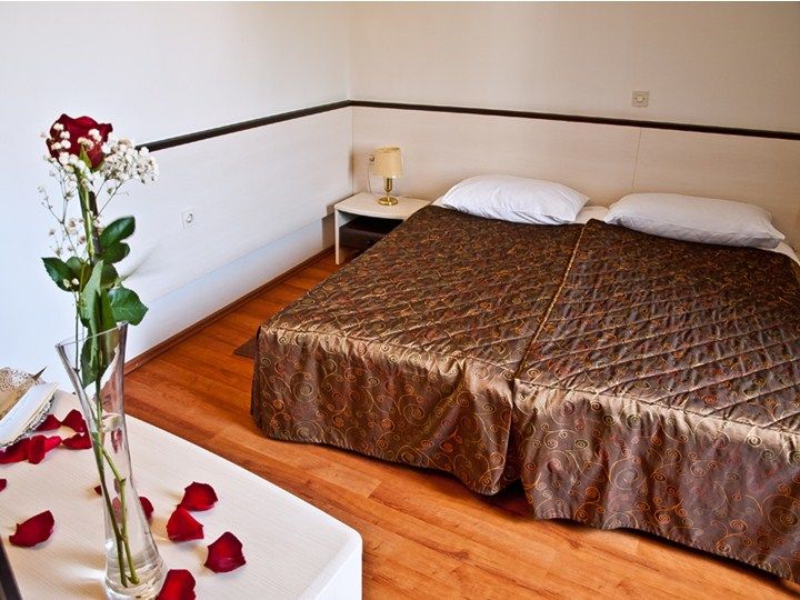 Hotel Kastel Цриквеница Экстерьер фото