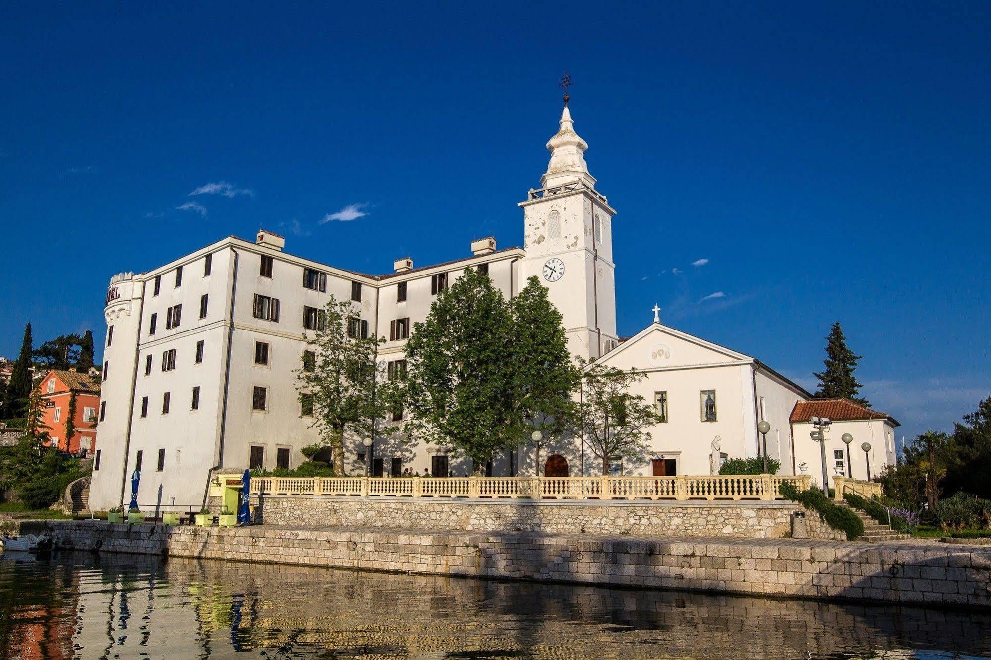 Hotel Kastel Цриквеница Экстерьер фото