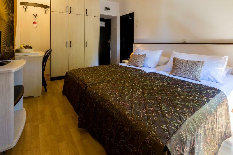 Hotel Kastel Цриквеница Экстерьер фото